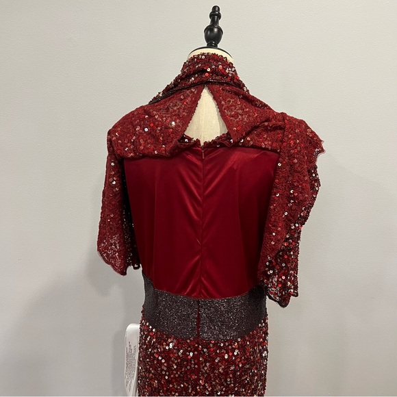 Mac Duggal Embellished Sequined Plunge Scalloped V-Neck Cape Gown Wine - Reemoly - Picture 13 of 17